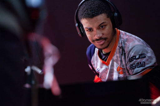 画像ギャラリー No.052のサムネイル画像 / 「ドラゴンボール ファイターズ」の最強プレイヤーが集結。第31回 東京国際映画祭にて行なわれた招待制トーナメント大会“超(スーパー)マッチ”レポート