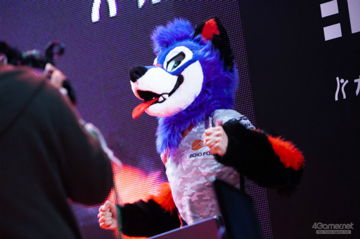 画像ギャラリー No.059のサムネイル画像 / 「ドラゴンボール ファイターズ」の最強プレイヤーが集結。第31回 東京国際映画祭にて行なわれた招待制トーナメント大会“超(スーパー)マッチ”レポート