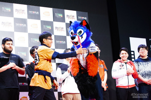 画像ギャラリー No.062のサムネイル画像 / 「ドラゴンボール ファイターズ」の最強プレイヤーが集結。第31回 東京国際映画祭にて行なわれた招待制トーナメント大会“超(スーパー)マッチ”レポート