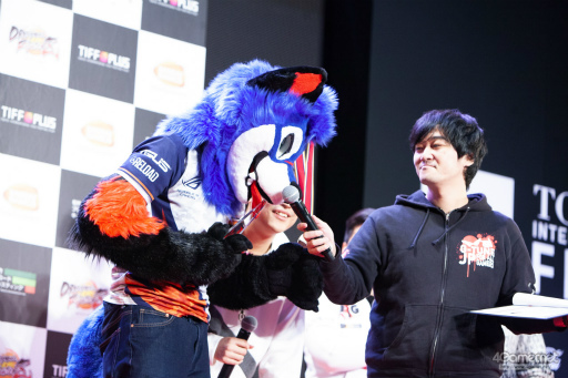 画像ギャラリー No.063のサムネイル画像 / 「ドラゴンボール ファイターズ」の最強プレイヤーが集結。第31回 東京国際映画祭にて行なわれた招待制トーナメント大会“超(スーパー)マッチ”レポート