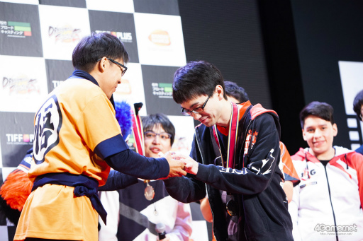 画像ギャラリー No.064のサムネイル画像 / 「ドラゴンボール ファイターズ」の最強プレイヤーが集結。第31回 東京国際映画祭にて行なわれた招待制トーナメント大会“超(スーパー)マッチ”レポート