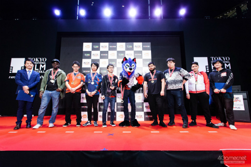 画像ギャラリー No.070のサムネイル画像 / 「ドラゴンボール ファイターズ」の最強プレイヤーが集結。第31回 東京国際映画祭にて行なわれた招待制トーナメント大会“超(スーパー)マッチ”レポート