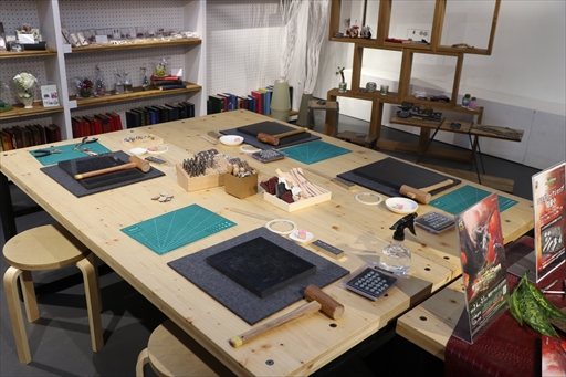 ���������꡼ No.017�Υ���ͥ������ / �֥�󥹥����ϥ󥿡�15��ǯŸ�פ��ѥ���åפ��Ʋ��͡������ӥ���о졣����ܴ����θ��Ǥ�����ǥ���������������ݡ���