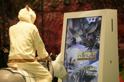 画像ギャラリー No.007のサムネイル画像 / 「MONSTER HUNTER: WORLD」×第62回有馬記念のコラボイベントが都内で開幕。オープニングイベントの模様をレポート