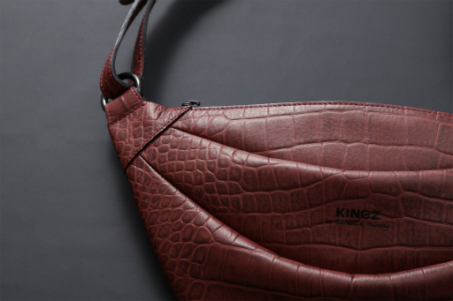 リオレウス」をイメージしたショルダーバッグが，KINGZ by Samantha