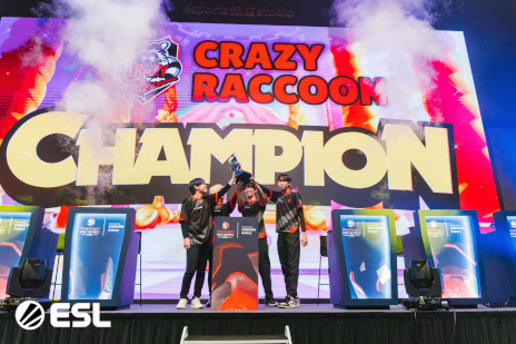 ���������꡼ No.003�Υ���ͥ������ / �֥֥������ס��޶�����20���ɥ��e���ݡ�������Mobile Masters�ɤ˽о줹��8�����ब���ꡣ���ܤ����Crazy Raccoon��Help Me������