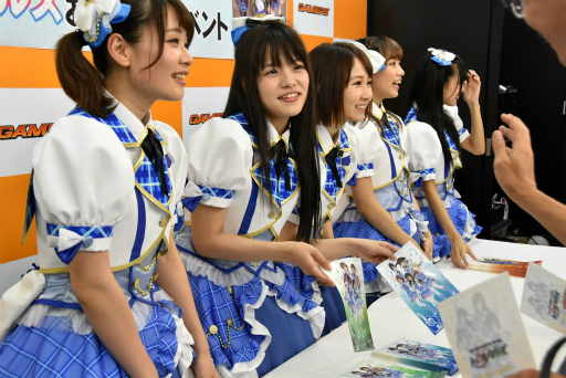 画像ギャラリー No.020のサムネイル画像 / 「スクメロ」お披露目イベントで,アプリコット・レグルスが初ライブ! 最後はまさかの“秋葉原駅までお見送り”