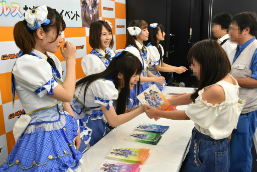 画像ギャラリー No.021のサムネイル画像 / 「スクメロ」お披露目イベントで,アプリコット・レグルスが初ライブ! 最後はまさかの“秋葉原駅までお見送り”