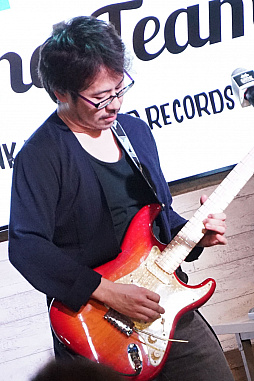 画像ギャラリー No.017のサムネイル画像 / ZUNTATA×SNK×ケイブが熱く対バン! タイトーステーション溝の口店の開店1周年を記念した特別イベントをレポート