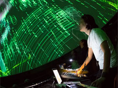 「Rez Infinite」のドームスクリーン投影実験第2弾が開催。水口哲也氏とケン・イシイ氏によるジョイントライブの模様と合わせてレポート