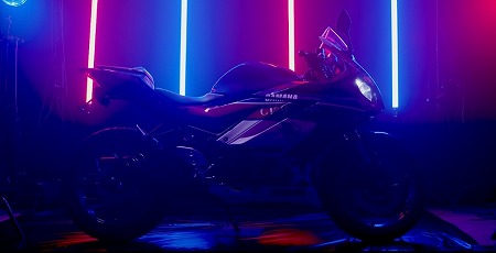 画像ギャラリー No.003のサムネイル画像 / 「アズールレーン」,ヤマハとのコラボで“YZF-R25 エセックスモデル”が発表