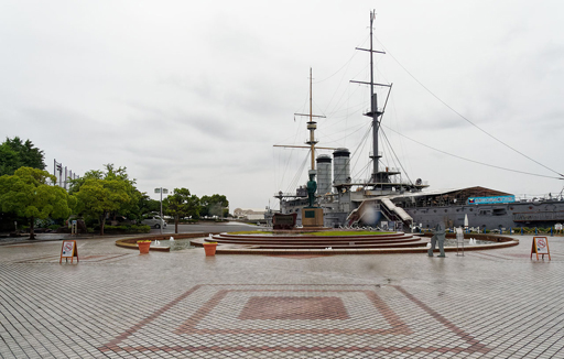 画像ギャラリー No.001のサムネイル画像 / Yostarへ横須賀が感謝状。アズレンでもおなじみ,三笠公園の記念艦“三笠”に乗って贈呈式