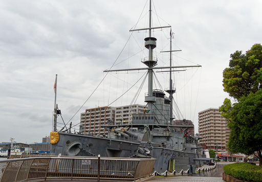 画像ギャラリー No.002のサムネイル画像 / Yostarへ横須賀が感謝状。アズレンでもおなじみ,三笠公園の記念艦“三笠”に乗って贈呈式