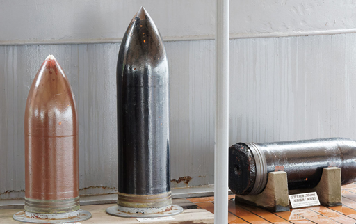 画像ギャラリー No.013のサムネイル画像 / Yostarへ横須賀が感謝状。アズレンでもおなじみ,三笠公園の記念艦“三笠”に乗って贈呈式