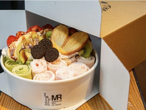 画像ギャラリー No.010のサムネイル画像 / アニメ「アズールレーン びそくぜんしんっ!」とロールアイス専門店“マンハッタンロールアイスクリーム”のコラボが7月9日から開催