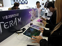 ���������꡼ No.003�Υ���ͥ������ / ��G-Star 2017�ϥ��꡼��βİ��餷���ϥ��ޥۤǤ��ߡ��ڹ��Ǥλ�����Ͽ�Կ���200���ͤ����ˤ������ޥ۸���MMORPG��TERA M�ץץ쥤��ݡ���