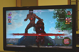 画像集 No.010のサムネイル画像 / 「進撃の巨人2」に，巨人を操作して人間を喰らう「捕食モード」が実装。パーティーゲームチックな対戦が楽しめたプレイの模様をお届け