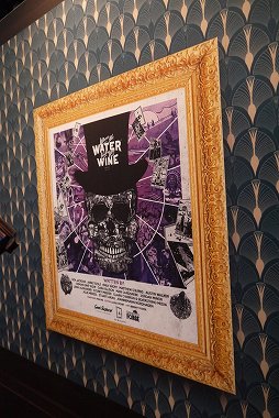 ���������꡼ No.001�Υ���ͥ������ / ��gamescom�ϥ���ꥫ�θŤ��ɤ�������⤭��륢�ɥ٥���㡼�������Where the Water Tastes Like Wine�פ�����