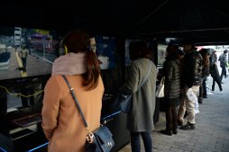 画像ギャラリー No.002のサムネイル画像 / 「龍が如く 極2」のファンイベントが大阪・道頓堀で開催。未公開シーンが披露されたステージの模様をスタッフ合同インタビューと共に掲載