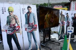 画像ギャラリー No.003のサムネイル画像 / 「龍が如く 極2」のファンイベントが大阪・道頓堀で開催。未公開シーンが披露されたステージの模様をスタッフ合同インタビューと共に掲載