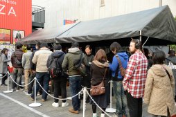 画像ギャラリー No.004のサムネイル画像 / 「龍が如く 極2」のファンイベントが大阪・道頓堀で開催。未公開シーンが披露されたステージの模様をスタッフ合同インタビューと共に掲載