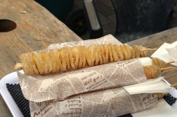 画像ギャラリー No.012のサムネイル画像 / 「龍が如く 極2」のファンイベントが大阪・道頓堀で開催。未公開シーンが披露されたステージの模様をスタッフ合同インタビューと共に掲載