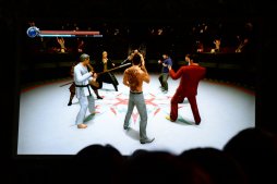 画像ギャラリー No.026のサムネイル画像 / 「龍が如く 極2」のファンイベントが大阪・道頓堀で開催。未公開シーンが披露されたステージの模様をスタッフ合同インタビューと共に掲載