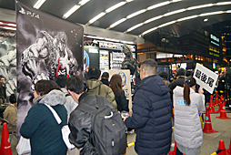 画像ギャラリー No.021のサムネイル画像 / ケンシロウが火炎放射器で汚物を消毒! 体験版も楽しめた「北斗が如く」店頭体験会および名越総合監督サイン会レポート