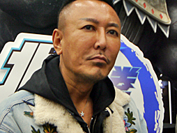 画像ギャラリー No.024のサムネイル画像 / ケンシロウが火炎放射器で汚物を消毒! 体験版も楽しめた「北斗が如く」店頭体験会および名越総合監督サイン会レポート