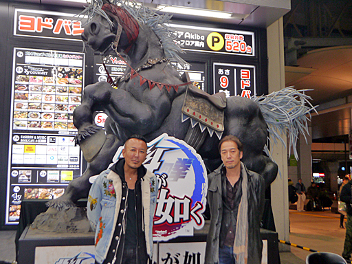 画像ギャラリー No.026のサムネイル画像 / ケンシロウが火炎放射器で汚物を消毒! 体験版も楽しめた「北斗が如く」店頭体験会および名越総合監督サイン会レポート