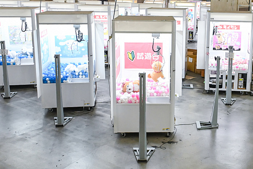 画像ギャラリー No.012のサムネイル画像 / リアルを走り，デジタルに手を振る「オンクレの中の人たち」。タイトーオンラインクレーンの基地に潜入し，中の人のお仕事に密着！