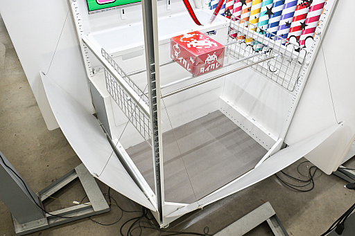 画像ギャラリー No.014のサムネイル画像 / リアルを走り，デジタルに手を振る「オンクレの中の人たち」。タイトーオンラインクレーンの基地に潜入し，中の人のお仕事に密着！