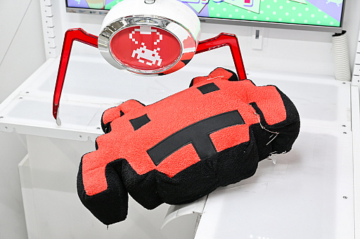 画像ギャラリー No.054のサムネイル画像 / リアルを走り，デジタルに手を振る「オンクレの中の人たち」。タイトーオンラインクレーンの基地に潜入し，中の人のお仕事に密着！