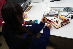 画像ギャラリー No.022のサムネイル画像 / レトロンバーガー Order 10:ミンゴス来店! 「ファミコレADV シュタインズ・ゲート」のレトロぶりは……と言うかシュタゲ自体が10年前だよ編