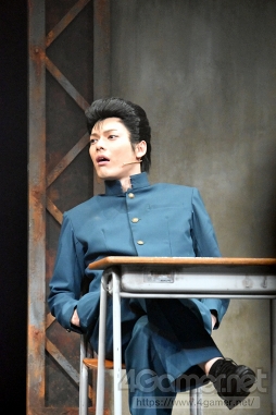 画像ギャラリー No.012のサムネイル画像 / あの“芸”から特別読切「TWO SHOTS」まで再現。舞台「幽☆遊☆白書」ゲネプロ公演をレポート