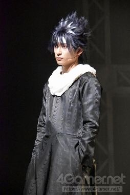 画像ギャラリー No.016のサムネイル画像 / あの“芸”から特別読切「TWO SHOTS」まで再現。舞台「幽☆遊☆白書」ゲネプロ公演をレポート