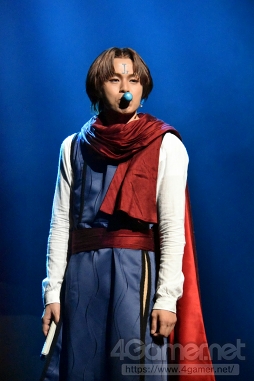 画像ギャラリー No.017のサムネイル画像 / あの“芸”から特別読切「TWO SHOTS」まで再現。舞台「幽☆遊☆白書」ゲネプロ公演をレポート