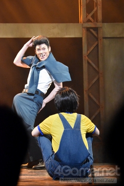 画像ギャラリー No.019のサムネイル画像 / あの“芸”から特別読切「TWO SHOTS」まで再現。舞台「幽☆遊☆白書」ゲネプロ公演をレポート