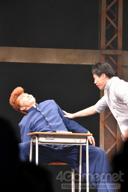 画像ギャラリー No.020のサムネイル画像 / あの“芸”から特別読切「TWO SHOTS」まで再現。舞台「幽☆遊☆白書」ゲネプロ公演をレポート