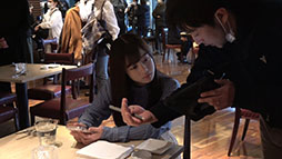 画像ギャラリー No.001のサムネイル画像 / 「放置少女〜百花繚乱の萌姫たち〜」の新たなPRキャラに橋本環奈さんを起用。新CMのオンエアに先駆けてメイキング映像が公開に