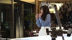 画像ギャラリー No.005のサムネイル画像 / 「放置少女〜百花繚乱の萌姫たち〜」の新たなPRキャラに橋本環奈さんを起用。新CMのオンエアに先駆けてメイキング映像が公開に