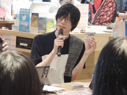 画像ギャラリー No.019のサムネイル画像 / セイに新たな性格“ぼくとつBOY”が追加へ。カプコンカフェで開催された「MakeS -おはよう、私のセイ-」七夕イベントレポート