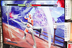 画像ギャラリー No.015のサムネイル画像 / 「ストリートファイターV アーケードエディション」の発売記念イベントが開催。ときどさんとマゴさんが,本気の戦いを繰り広げた