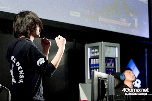 ꡼ No.082 | EVO JapanϡBBCFסKOF XIVפͥԤꤷ2TwitterޤȤᡣ֥V AEפʤ4ȥǺǽʽмԤ