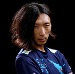 ���������꡼ No.003�Υ���ͥ������ / ���ݽ���ؤȥ��ץ��󤬶�Ʊ�Ǽ�Ť���e���ݡ������2��11���˳���