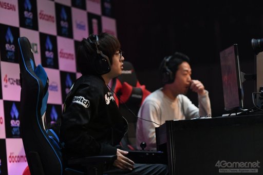 ꡼ No.127 | EVO Japanϼ̿ȶ˿֤Day3ϥݡȤޤȤᡣŴ7ס֥V AEפʤ4η辡Ԥ졤3֤ˤ錄Ʈ夹