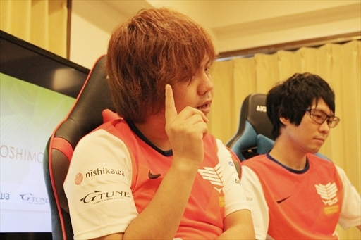 画像ギャラリー No.004のサムネイル画像 / まちゃぼー選手&RAIN選手インタビュー。競技シーンの最前線で戦い続ける2人にEVO2019を振り返ってもらった