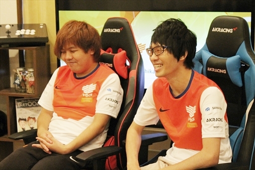 画像ギャラリー No.005のサムネイル画像 / まちゃぼー選手&RAIN選手インタビュー。競技シーンの最前線で戦い続ける2人にEVO2019を振り返ってもらった