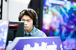 ���������꡼ No.026�Υ���ͥ������ / �������ܻؤ����Ԥ����ä���Red Bull Kumite Japan Final�ץե��ȥ�ݡ��ȡ��ե�󥹹Ԥ��������Fudohƣ¼����μ��