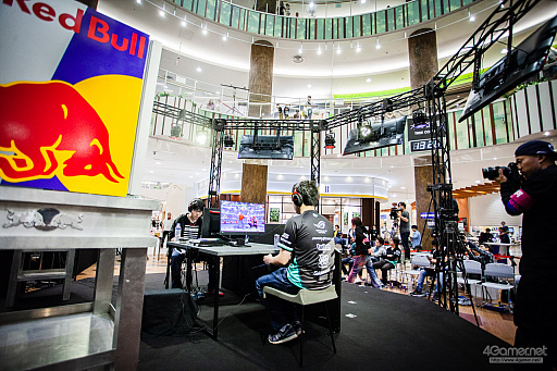 ���������꡼ No.056�Υ���ͥ������ / �������ܻؤ����Ԥ����ä���Red Bull Kumite Japan Final�ץե��ȥ�ݡ��ȡ��ե�󥹹Ԥ��������Fudohƣ¼����μ��